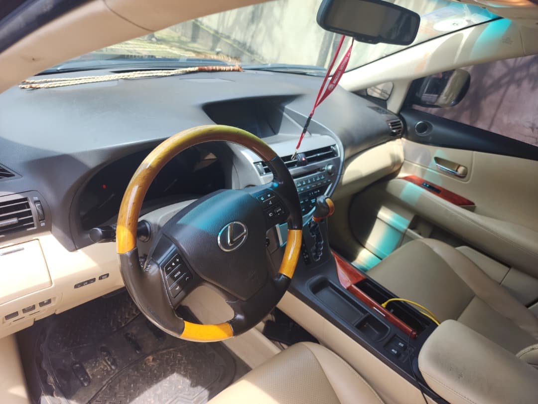 2011 Lexus RX350 available for hire in Lagos, photograph 3