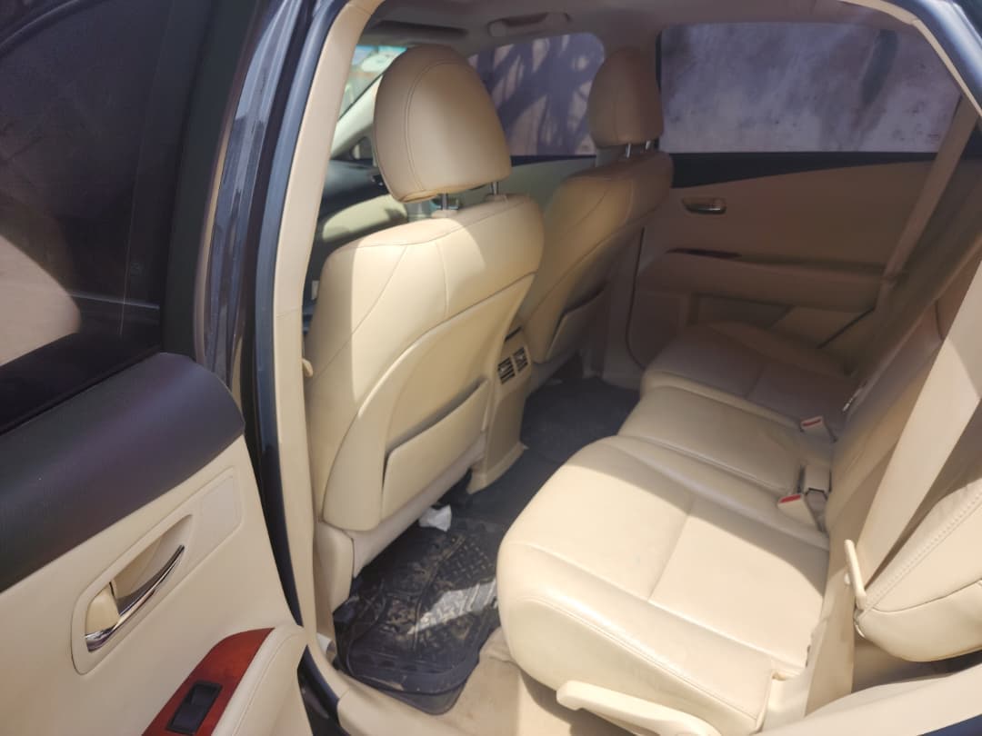 2011 Lexus RX350 available for hire in Lagos, photograph 4