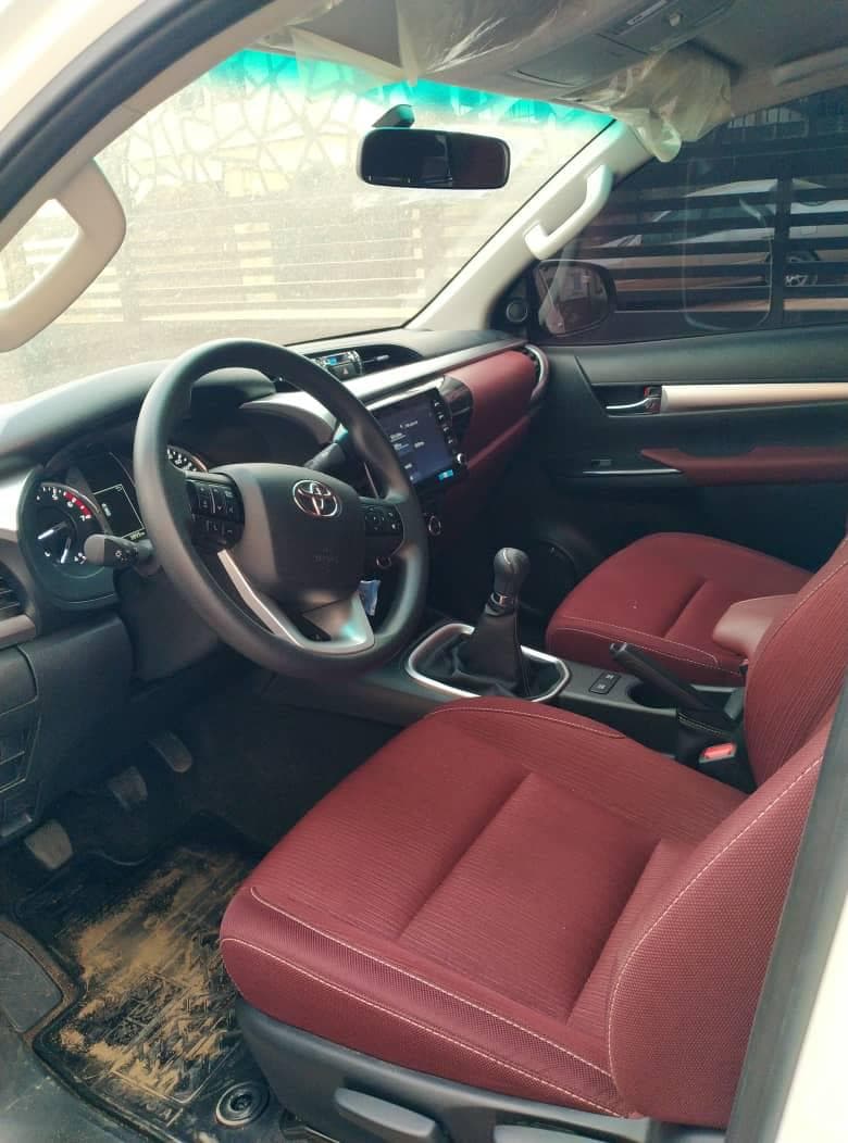 2021 Toyota Hilux available for hire in Lagos, photograph 3