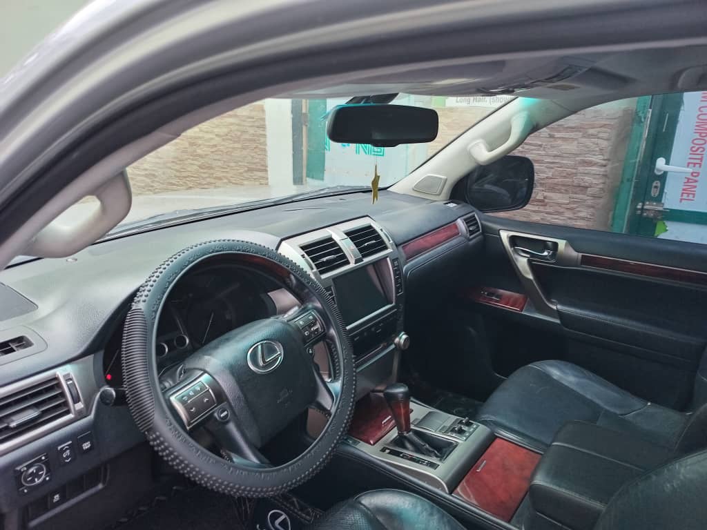 2015 Lexus GX460 available for hire in Lagos, photograph 4