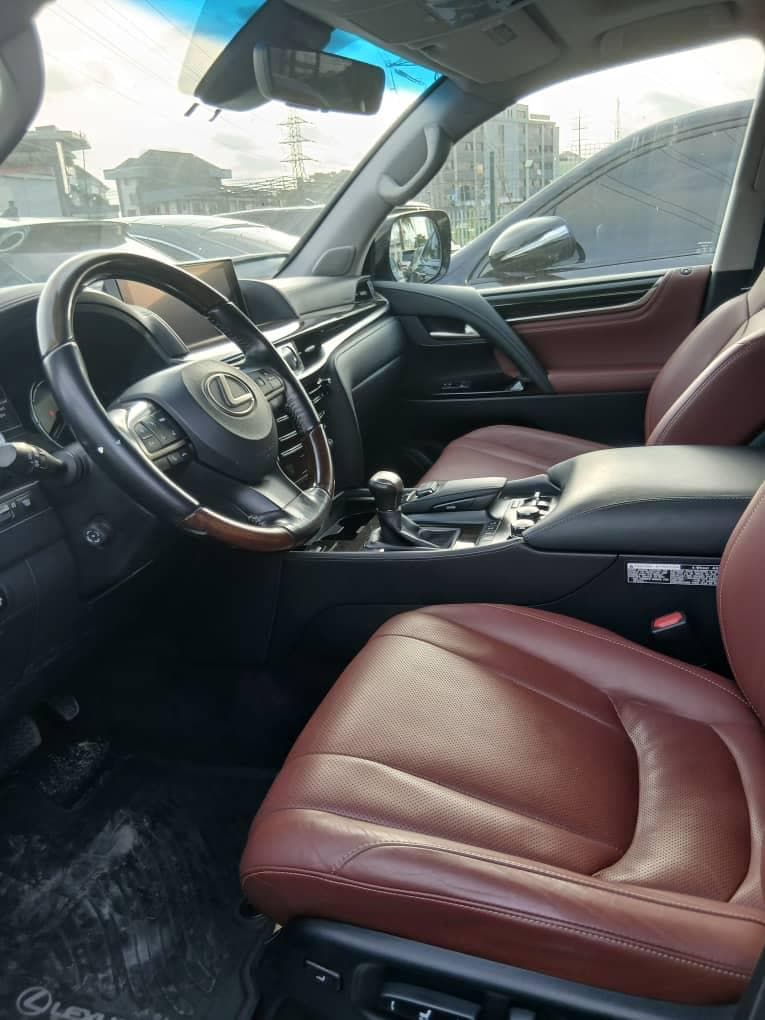2018 Lexus LX570 available for hire in Lagos, photograph 4