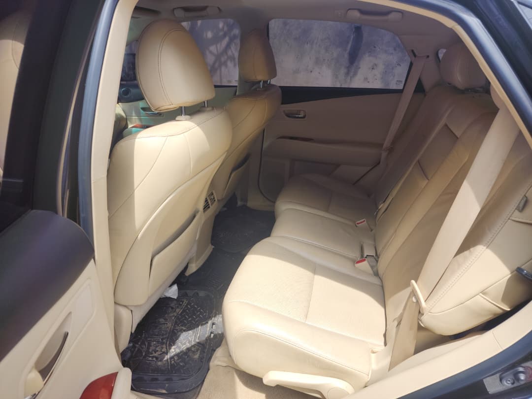 2011 Lexus RX350 available for hire in Lagos, photograph 5