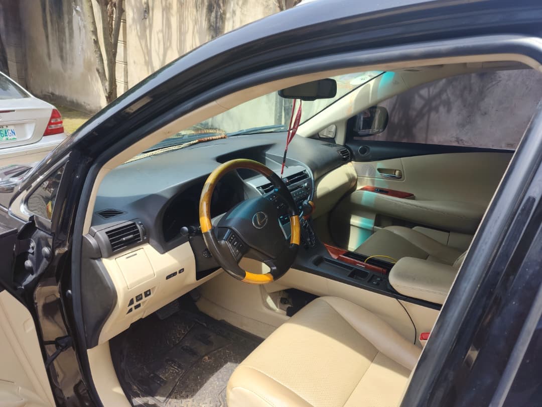 2011 Lexus RX350 available for hire in Lagos, photograph 6