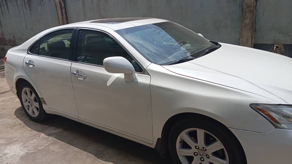 2008 Lexus ES350 available for hire in Lagos, photograph 2