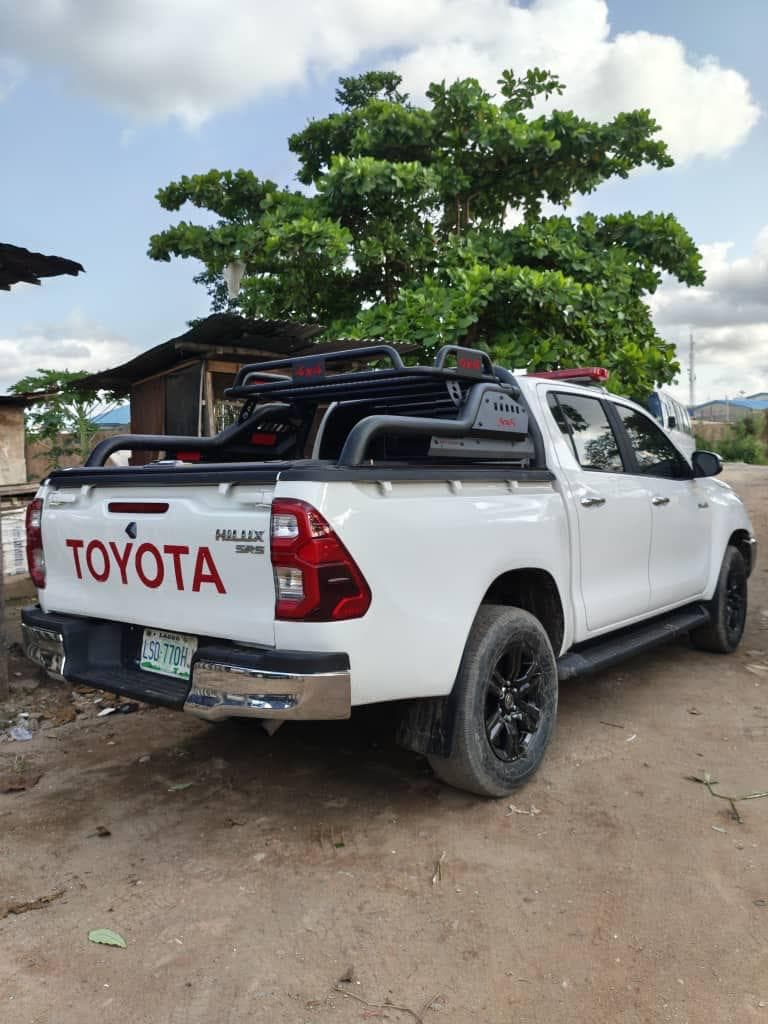 2021 Toyota Hilux available for hire in Lagos, photograph 2