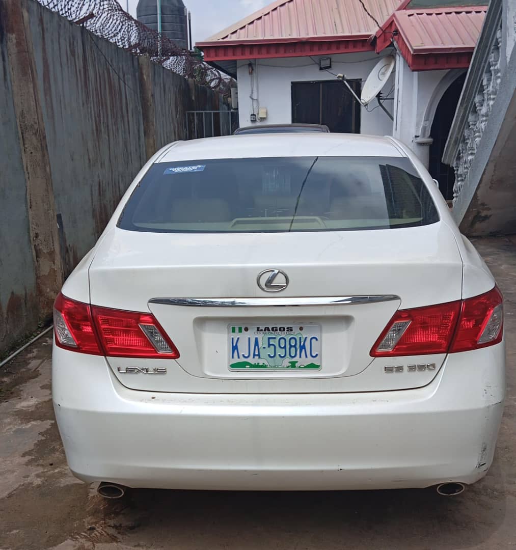 2008 Lexus ES350 available for hire in Lagos, photograph 3