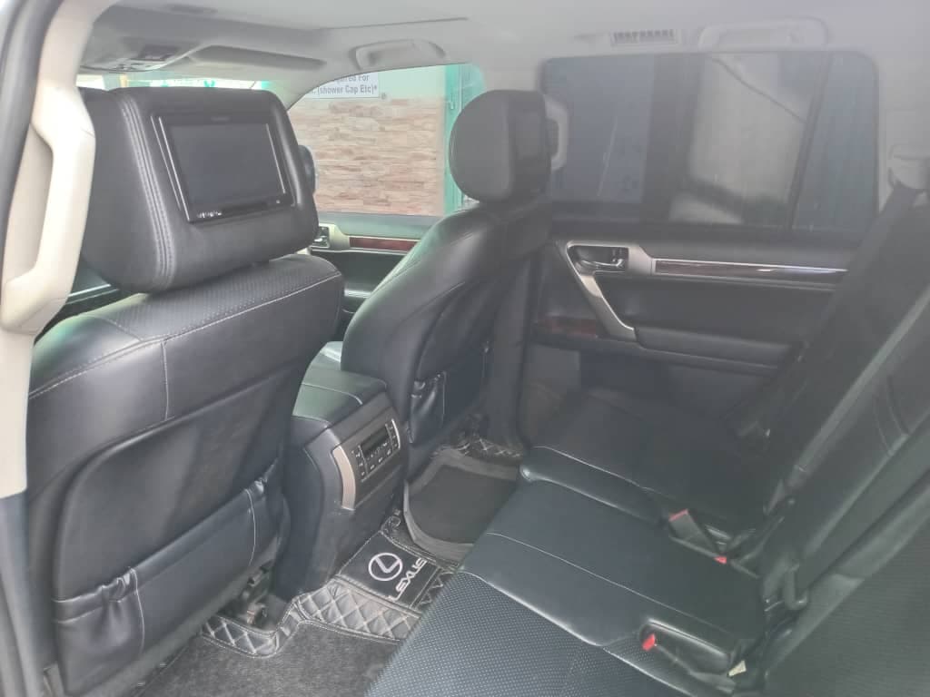 2015 Lexus GX460 available for hire in Lagos, photograph 3