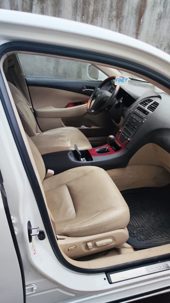2008 Lexus ES350 available for hire in Lagos, photograph 5
